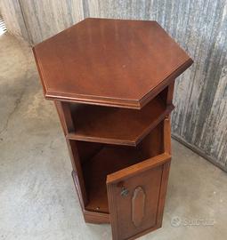 Mobiletto esagonale.