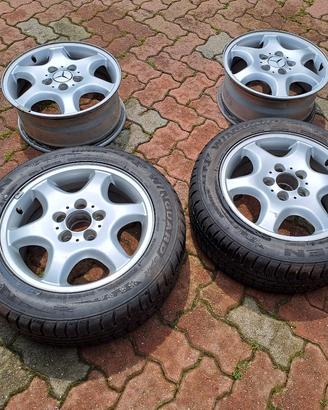 cerchi in lega mercedes da 16 pollici.