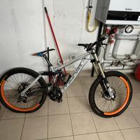 Bici Downhill Ghost dh 9000