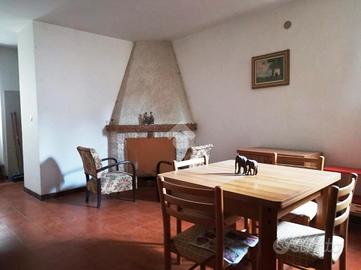 CASA SEMINDIPENDENTE A MONTECASTRILLI