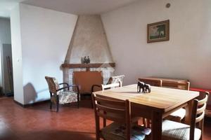 CASA SEMINDIPENDENTE A MONTECASTRILLI