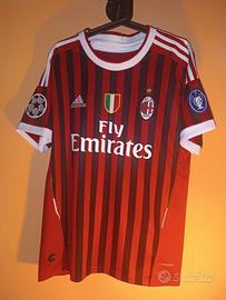 AC MILAN 2011/12
TAGLIA L
Prince Boateng 27
