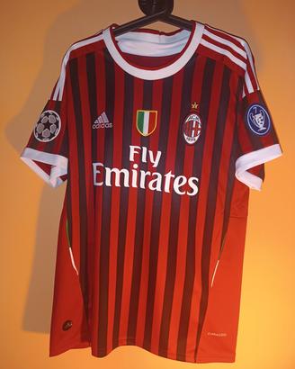 AC MILAN 2011/12
TAGLIA L
Prince Boateng 27
