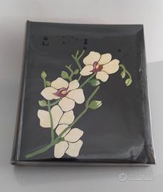 Album fotografico con disegno floreale dipinto a m