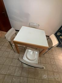 Tavolo da cucina allungabile + 4 sedie