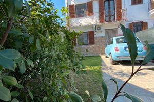 Casa indipendente su 3 lati, con giardino