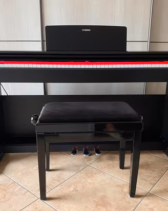 Pianoforte Yamaha ARIUS YDP-144 Digital Piano