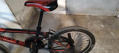 bmx nera e rosso aurelio