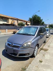 Opel Zafira anno 2006 da riparare