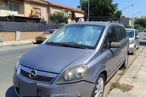 Opel Zafira anno 2006 da riparare