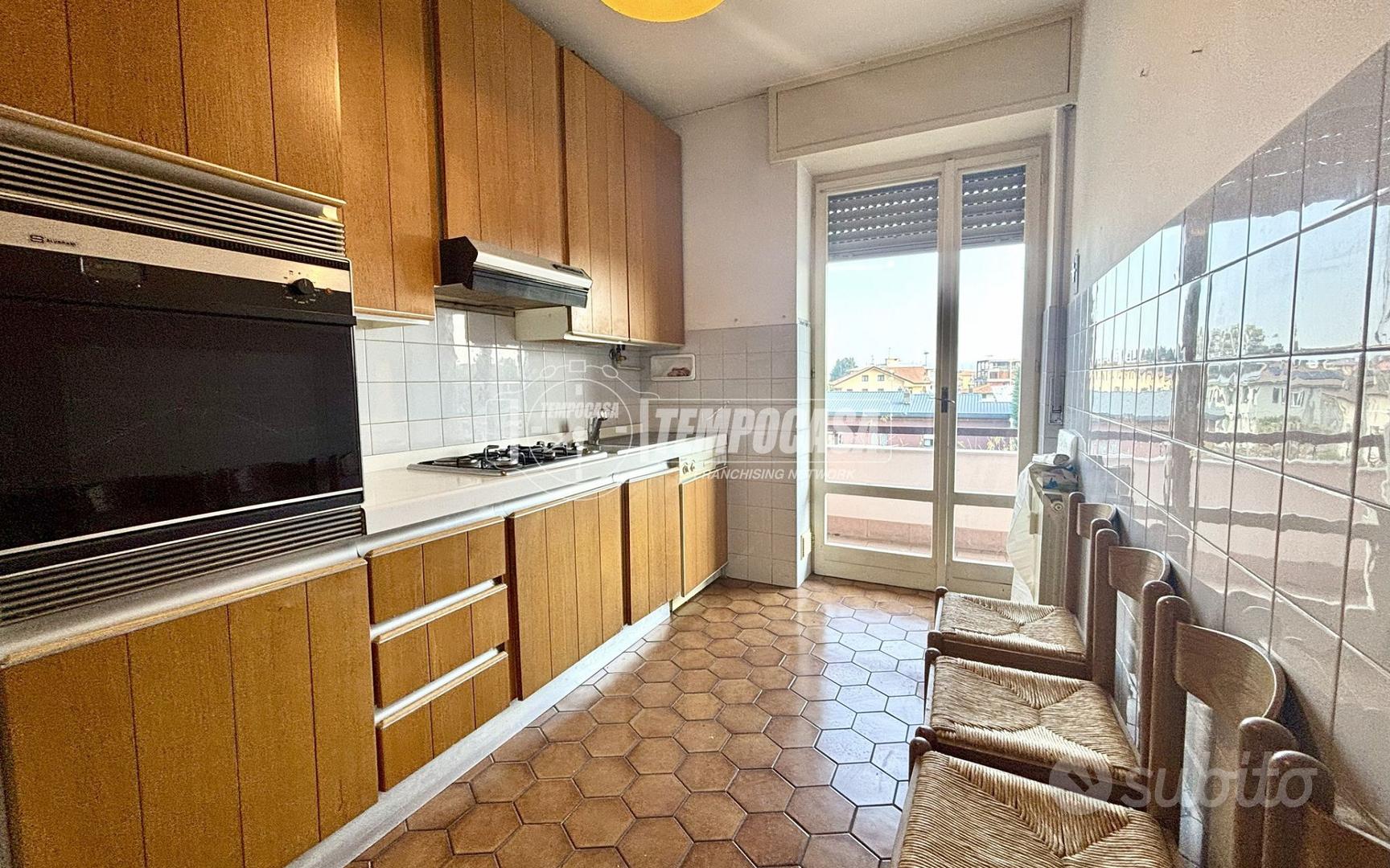 TRILOCALE AMPIO CON BOX E CANTINA - Vista 3