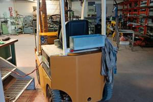 Carrello elevatore muletto