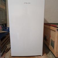 Mini frigorifero Sekom 82 L