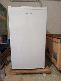 Mini frigorifero Sekom 82 L