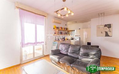 3 locali con cucina a vista, balcone e cantina.