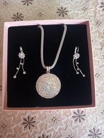 Completo di collana e orecchini