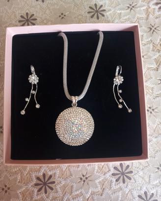 Completo di collana e orecchini