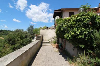 3 LOCALI A SCANDRIGLIA