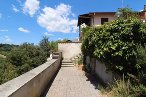 3 LOCALI A SCANDRIGLIA