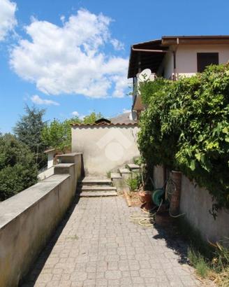 3 LOCALI A SCANDRIGLIA