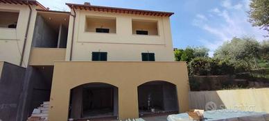 Casa indipendente di 239 m² con più di 5 locali e 