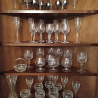 Piatti bicchieri e tazzine