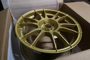 Cerchi in lega OZ Racing Ultraleggera 8x17 Impreza
