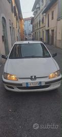 Macchina Peugeot 106