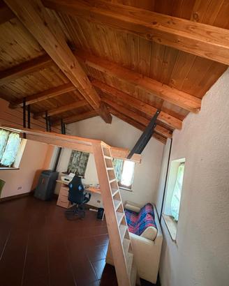 Soppalco in legno completo con scala e parapetti