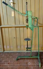 Tappatrice bottiglie per tappi in sughero