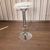 Sgabelli regolabili in altezza