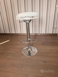 Sgabelli regolabili in altezza