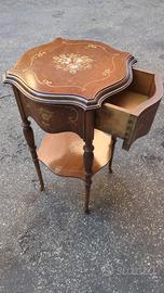 Tavolino classico vintage in legno con decoro 