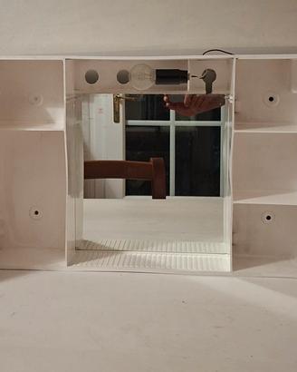 Piccolo pensile da bagno con specchio e ante