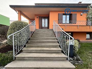 PORZIONE DI BIFAMILIARE CON TAVERNA, MANSARDA E SC