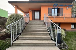 PORZIONE DI BIFAMILIARE CON TAVERNA, MANSARDA E SC