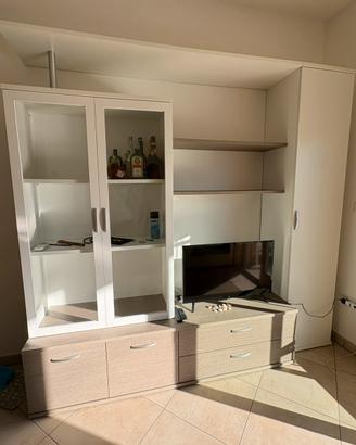 Mobile per sala con vetri e ripiani