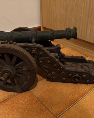 Soprammobile di antiquariato