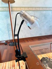 Lampada da lettura con pinza e braccio flessibile