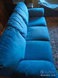 divano blu alcantara