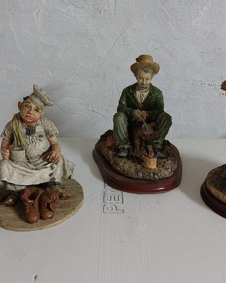 4 Statuite raffiguranti antichi mestieri