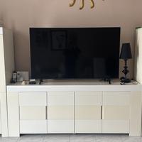 Madia e due cristalliere