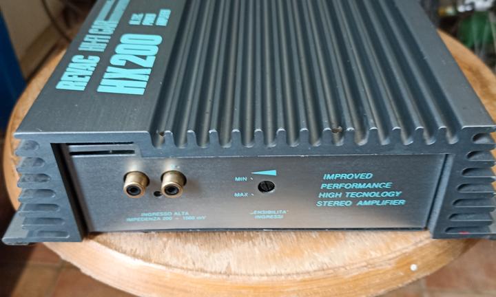 amplificatore auto Revac HX 200