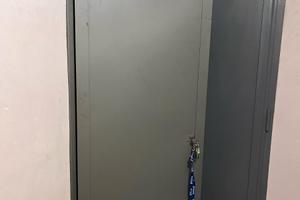 Cantina seminterrato con porta blindata