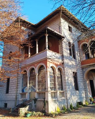 Villa Liberty immersa nel verde