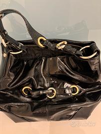 Borsa a tracolla in vernice nera