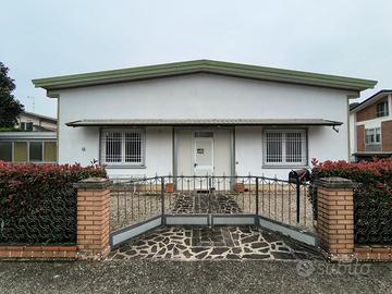 CAPANNONE 100 mq ad uso commerciale