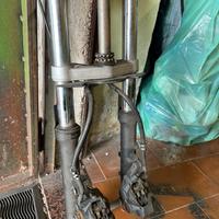 Forcelle tmax 2009 piu faro posteriore led