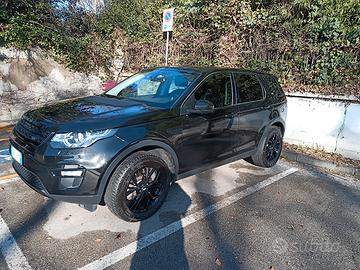 Land Rover Discovery del 2017 con gancio traino 