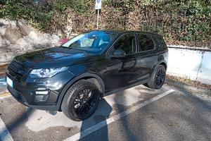 Land Rover Discovery del 2017 con gancio traino 